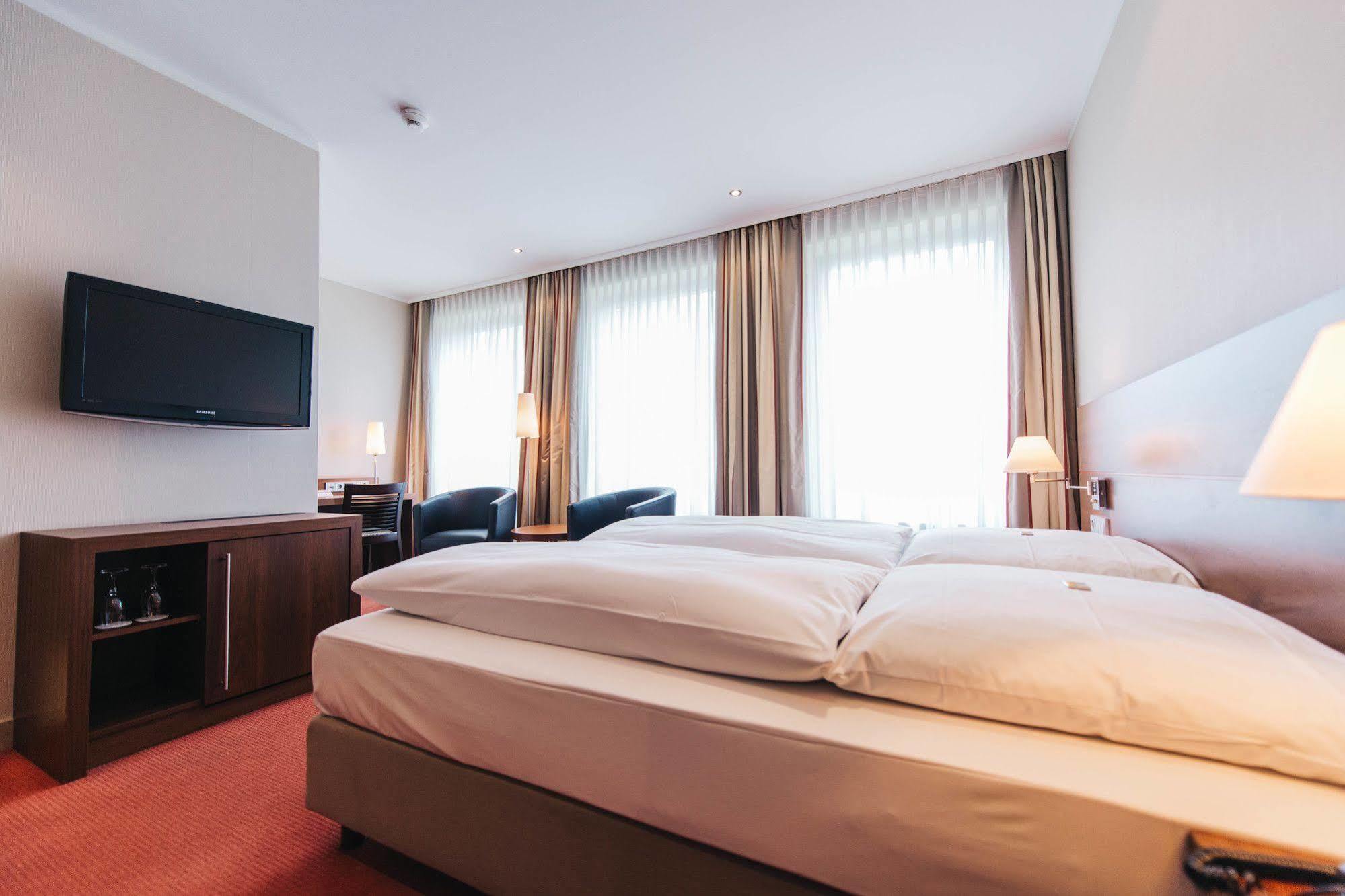 Hotel Kocks Am Muehlenberg Мильгейм-на-Руре Экстерьер фото