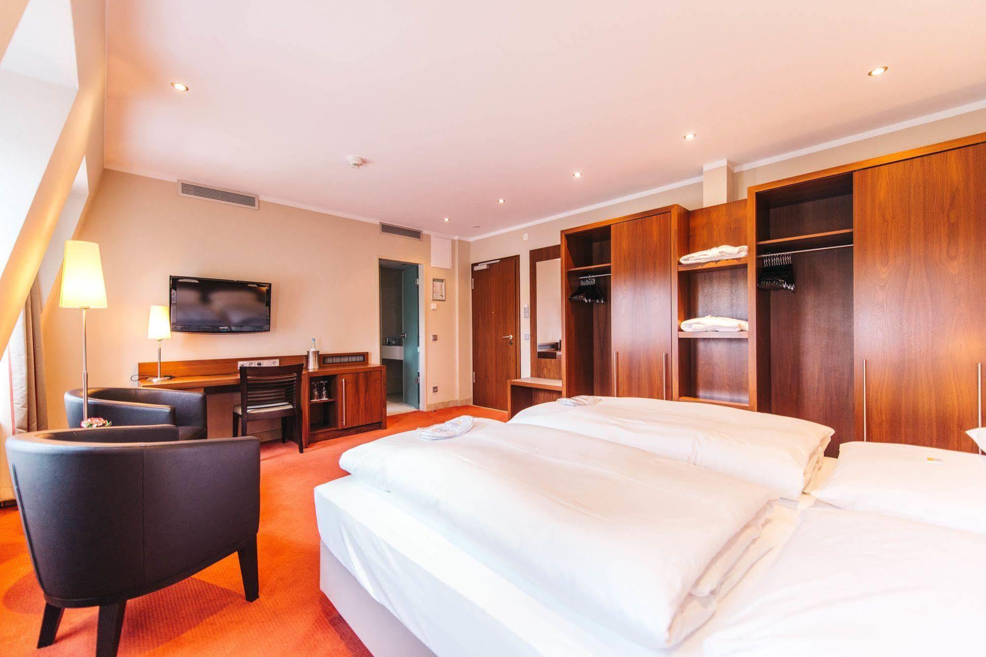 Hotel Kocks Am Muehlenberg Мильгейм-на-Руре Экстерьер фото