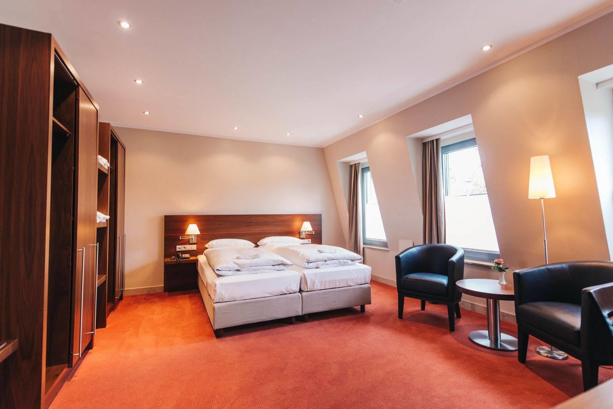 Hotel Kocks Am Muehlenberg Мильгейм-на-Руре Экстерьер фото