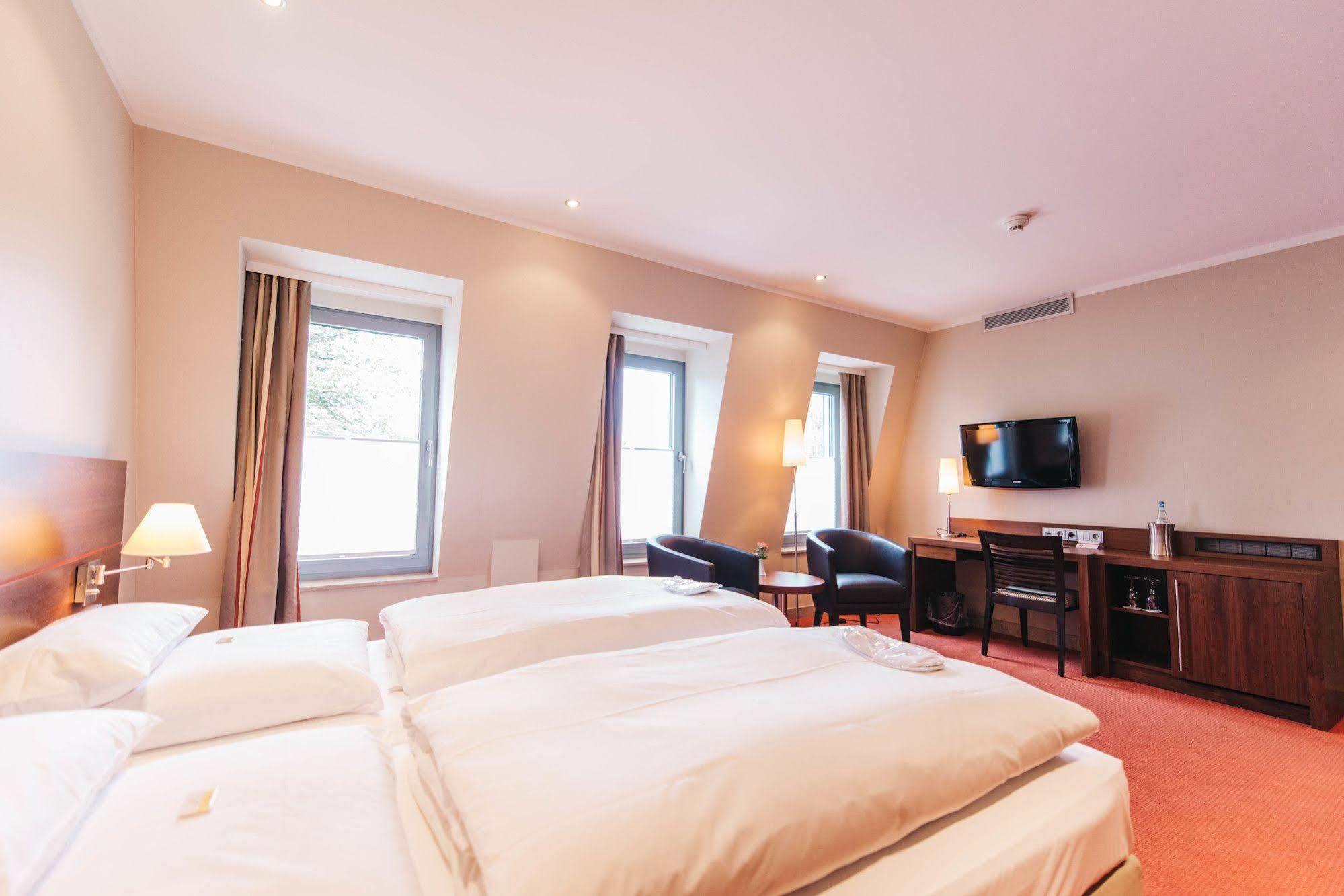 Hotel Kocks Am Muehlenberg Мильгейм-на-Руре Экстерьер фото